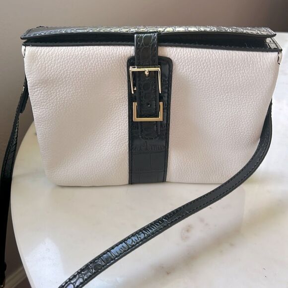 Isaac Mizrahi classic White and Black leather Crossbody Bag - Picture 2 of 9